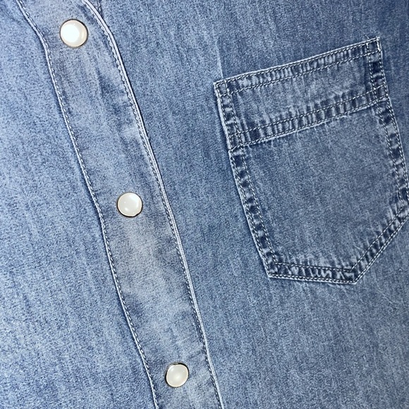 Vici chambray pearl snap top - Picture 3 of 3